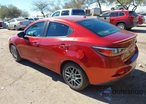 2019 Toyota Yaris Le z USA, uszkodzony, nr VIN 3MYDLBYV3KY521373